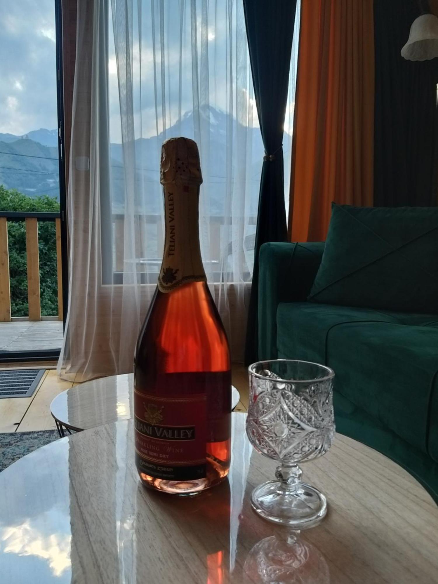 Emotion Kazbegi Apartment Luaran gambar